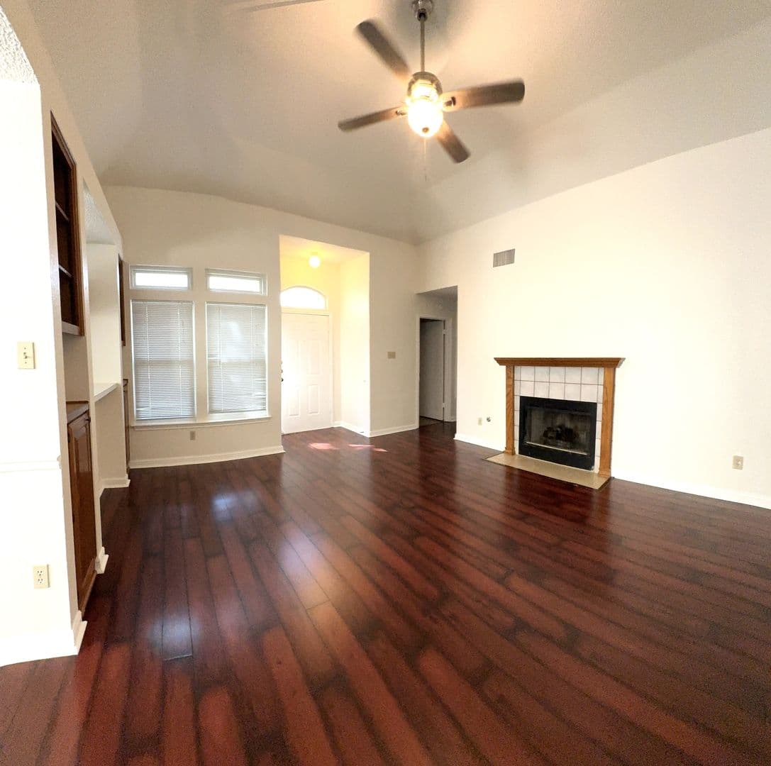Round Rock House: 2118 Elder Place