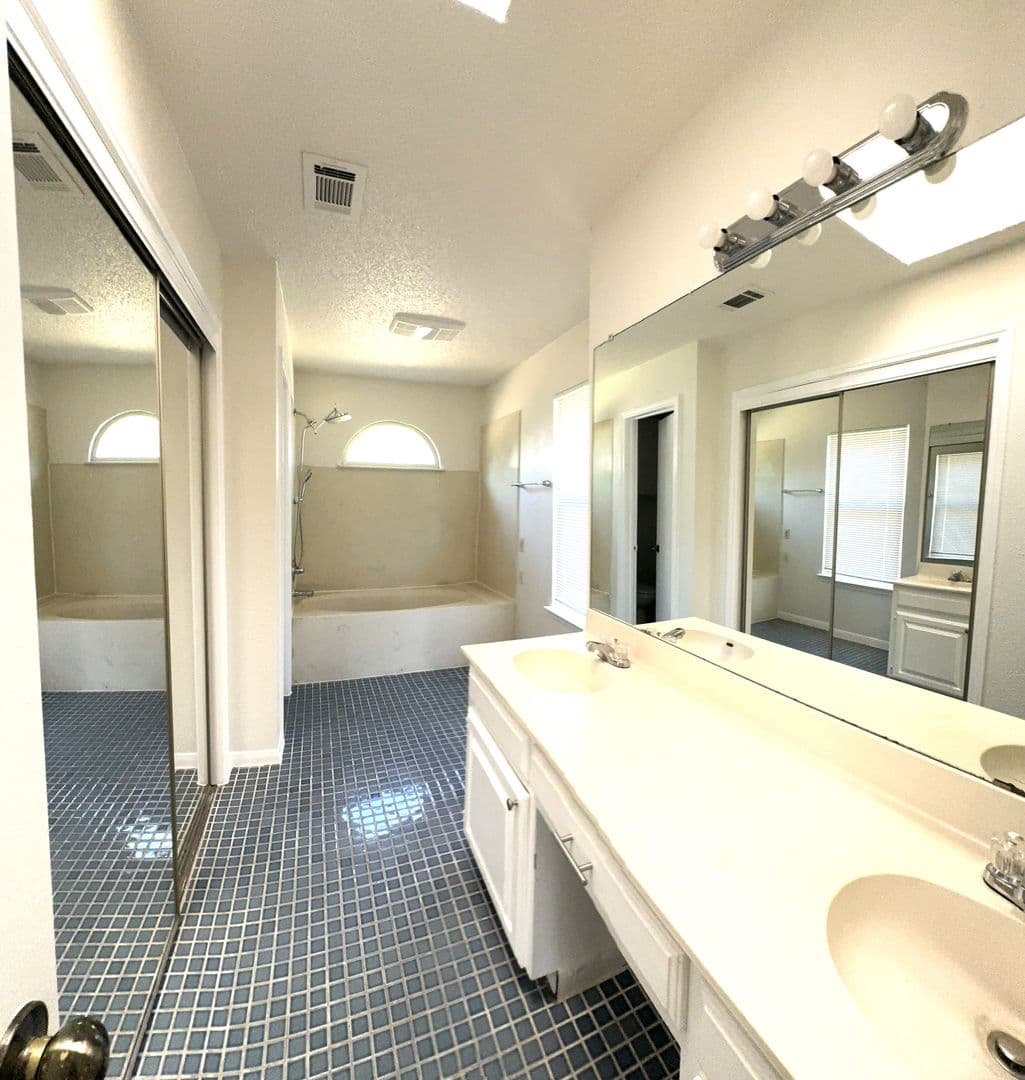 Round Rock House: 2118 Elder Place