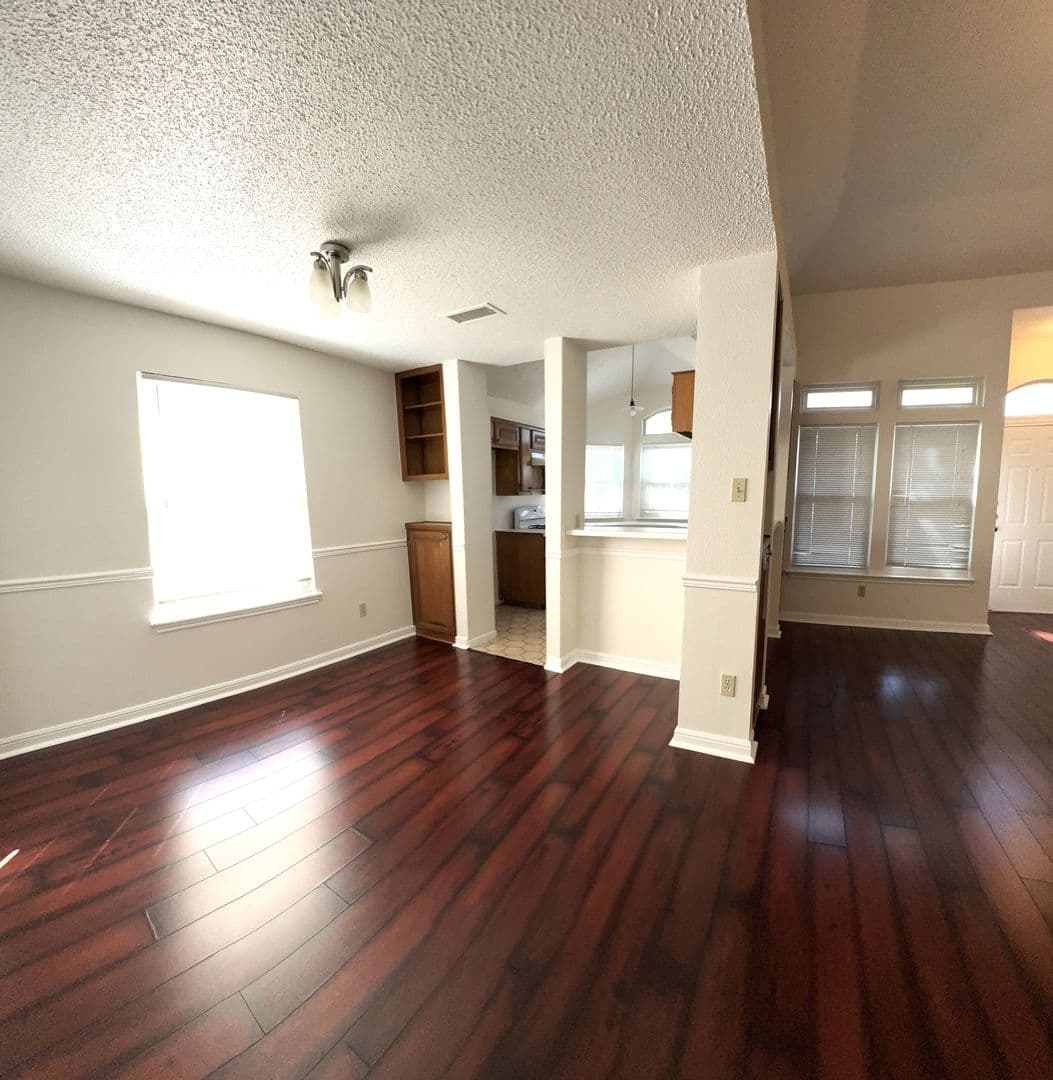 Round Rock House: 2118 Elder Place