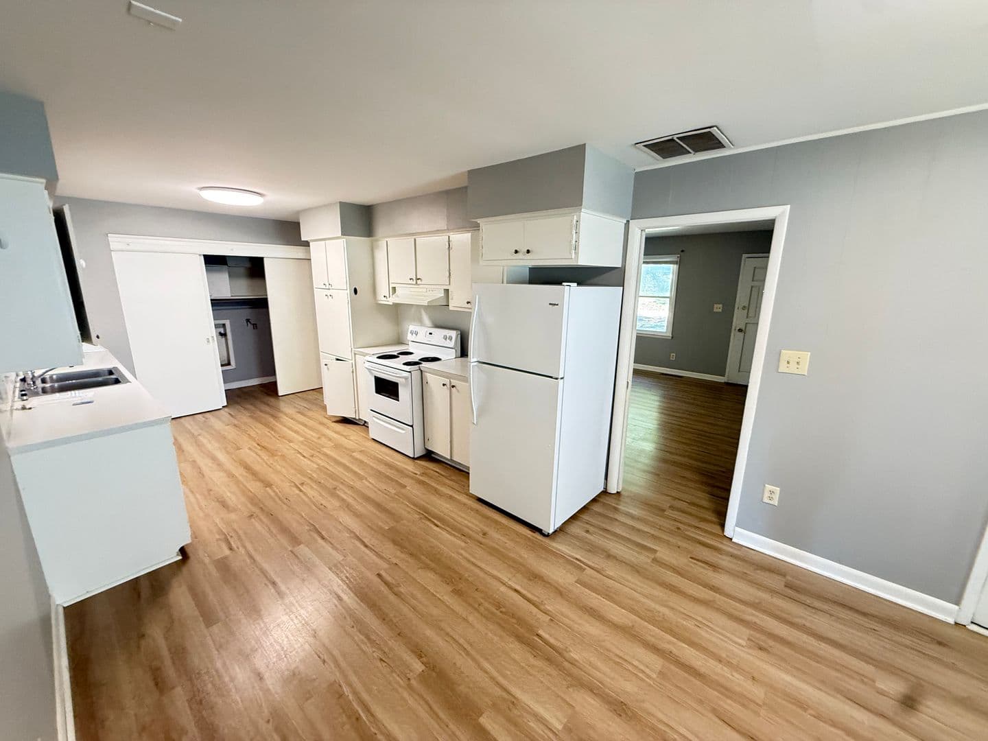 Springfield House: 2144 E Monroe St