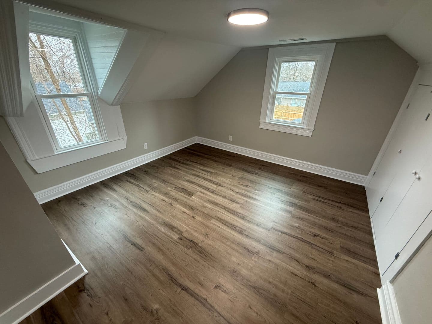Springfield Apartment: 823 N Main