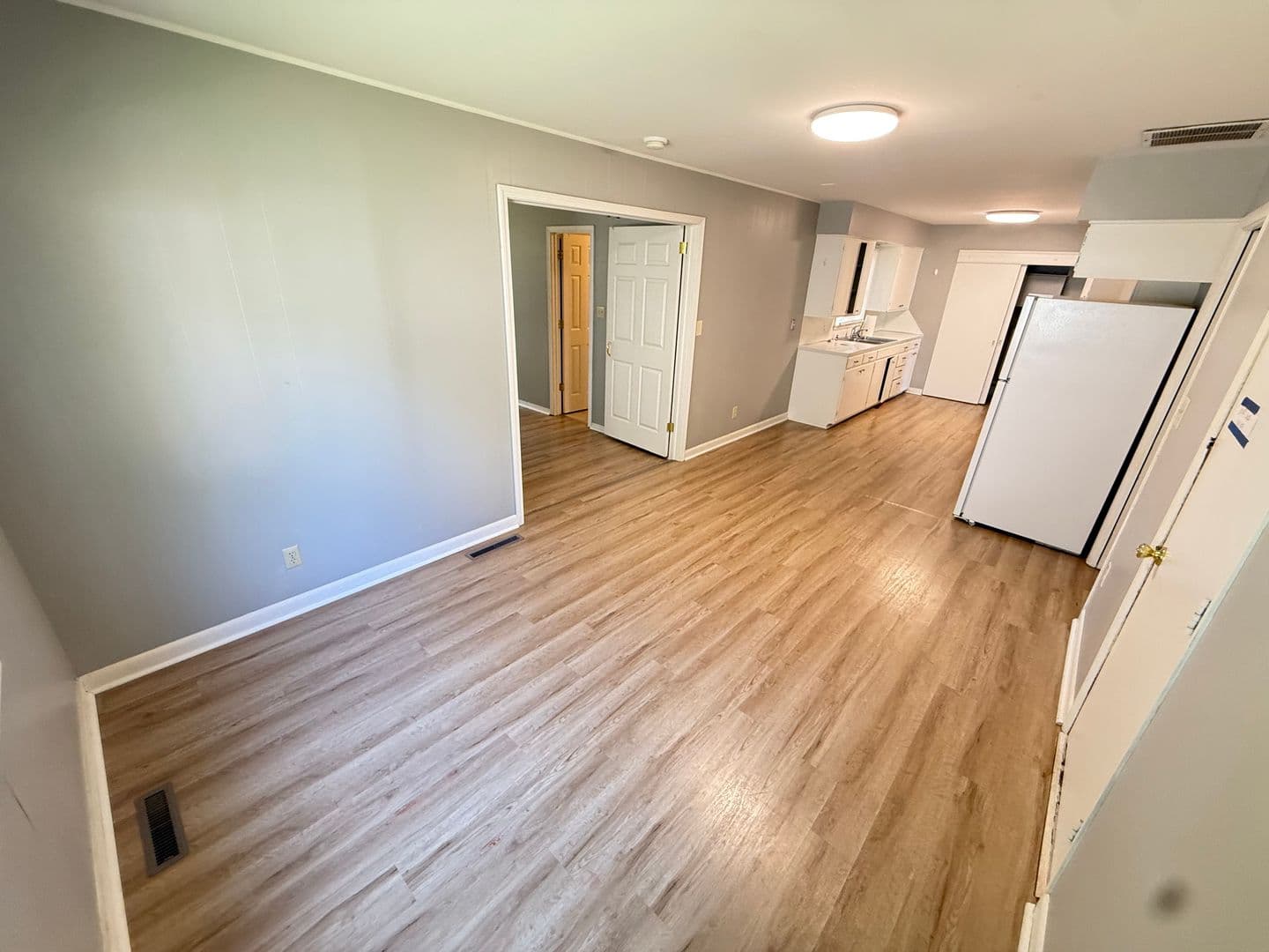 Springfield House: 2144 E Monroe St