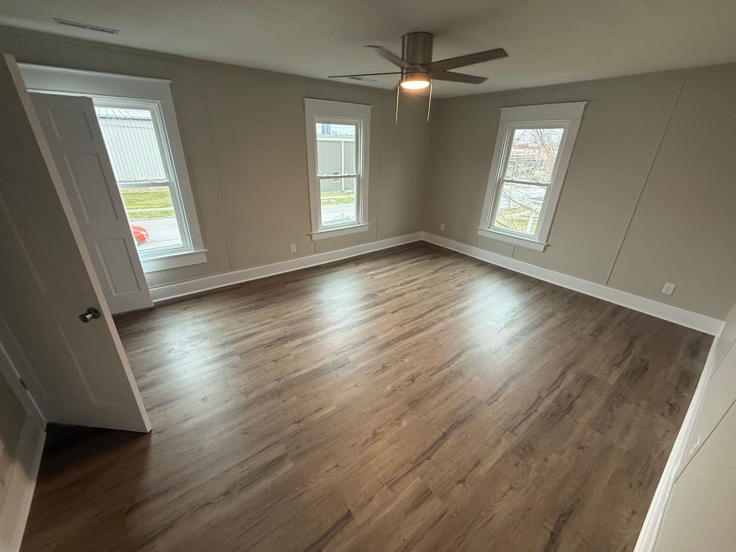 Springfield Apartment: 823 N Main