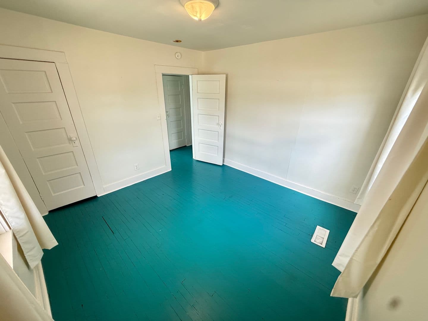 Springfield House: 1357 S Florence Ave