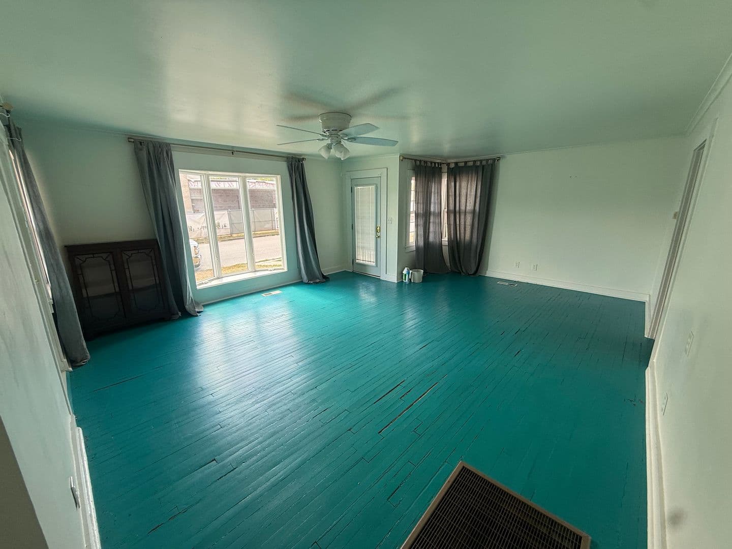 Springfield House: 1357 S Florence Ave