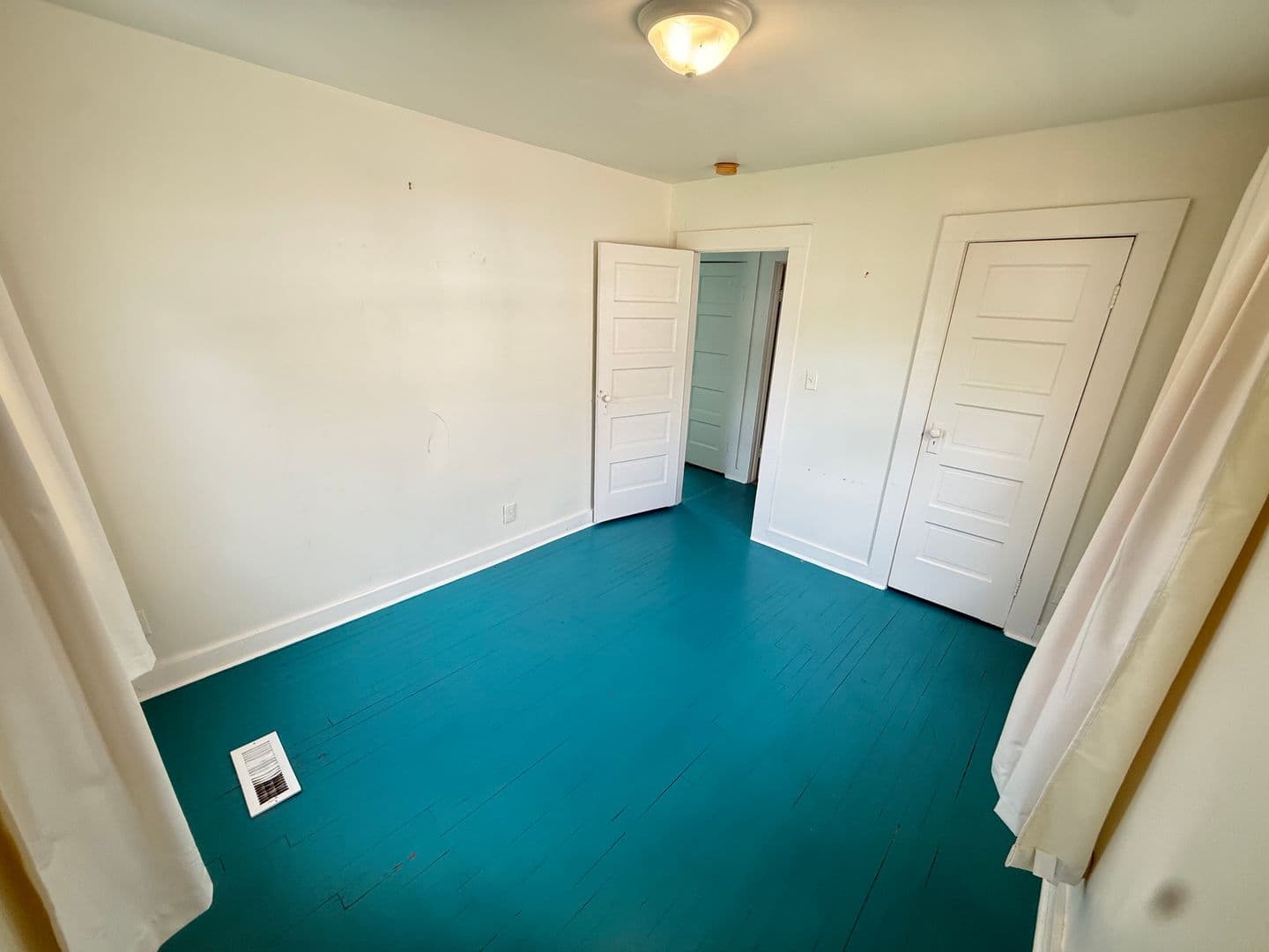 Springfield House: 1357 S Florence Ave