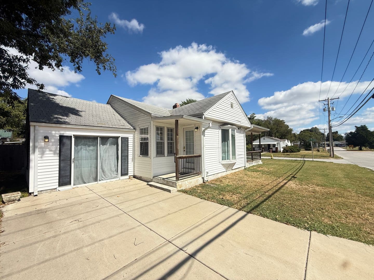 Springfield House: 1357 S Florence Ave