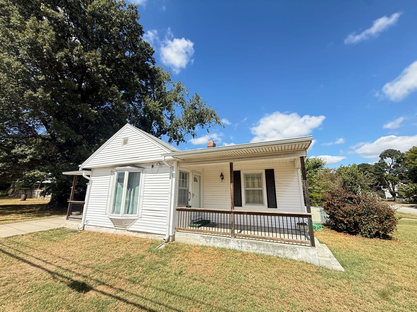Springfield House: 1357 S Florence Ave