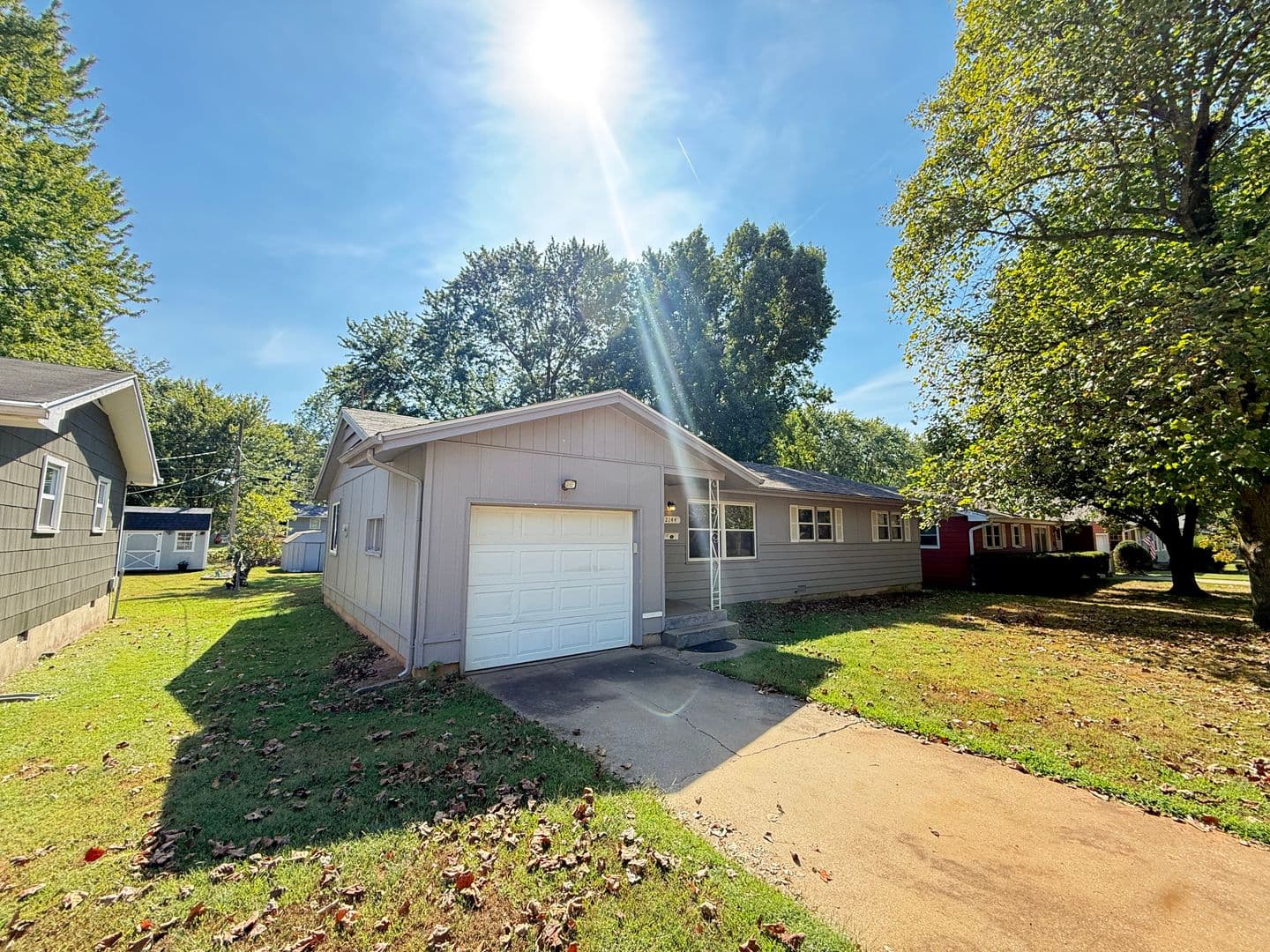 Springfield House: 2144 E Monroe St