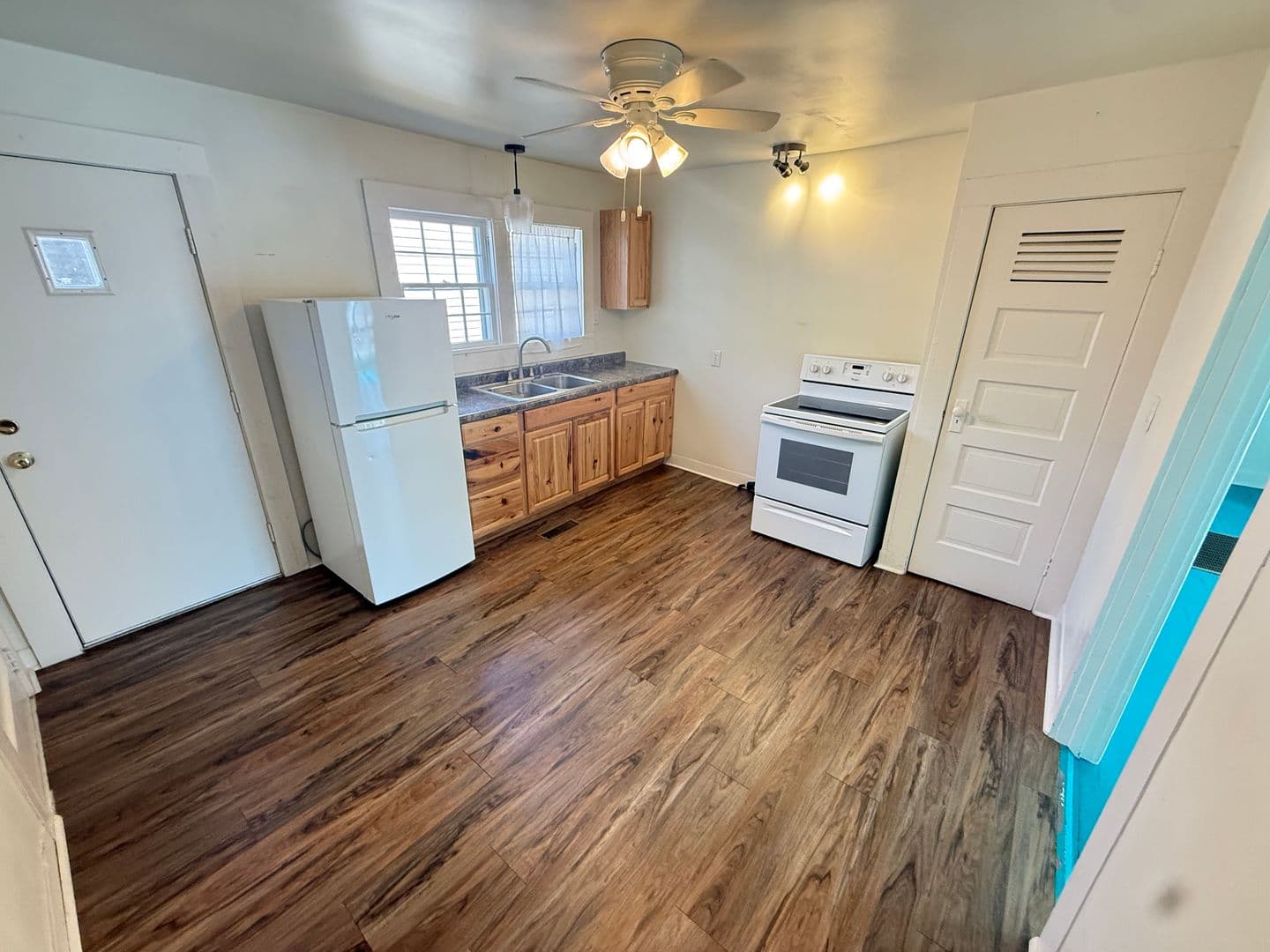 Springfield House: 1357 S Florence Ave