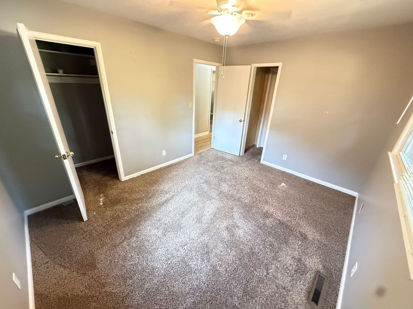 Springfield House: 2144 E Monroe St