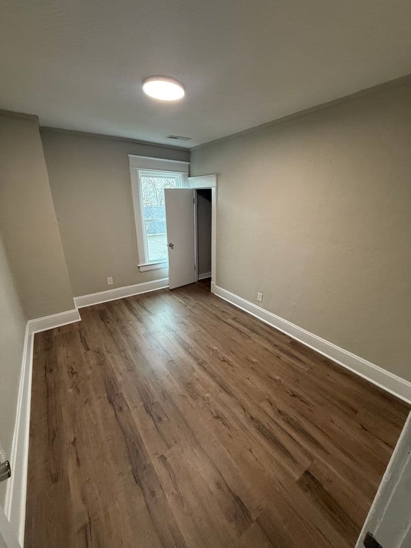 Springfield Apartment: 823 N Main