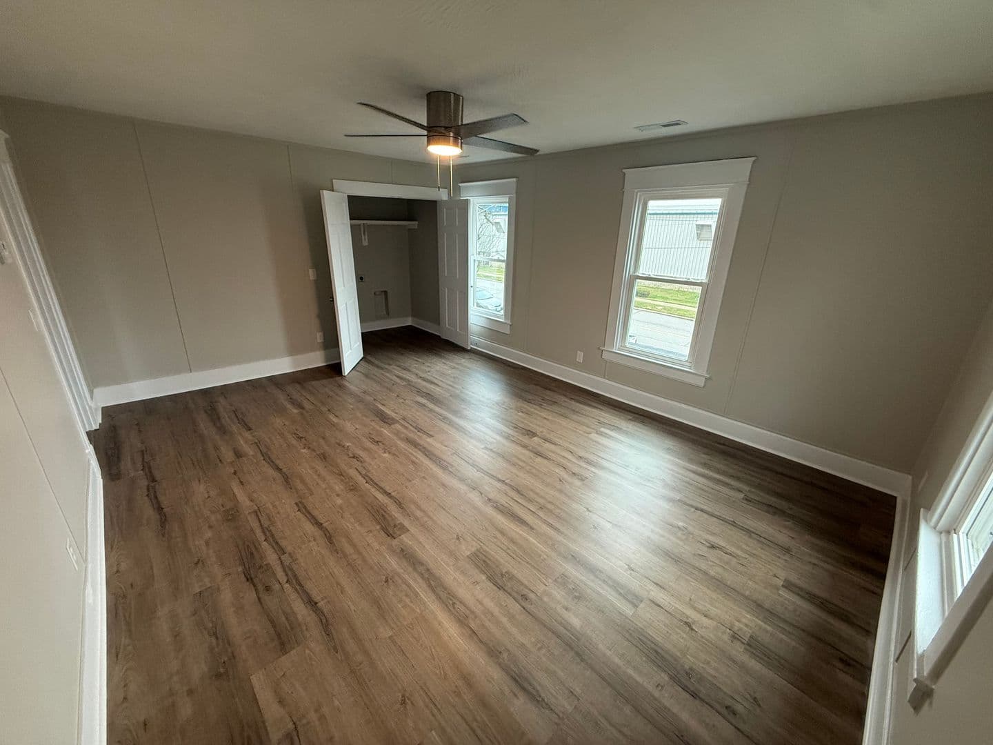 Springfield Apartment: 823 N Main