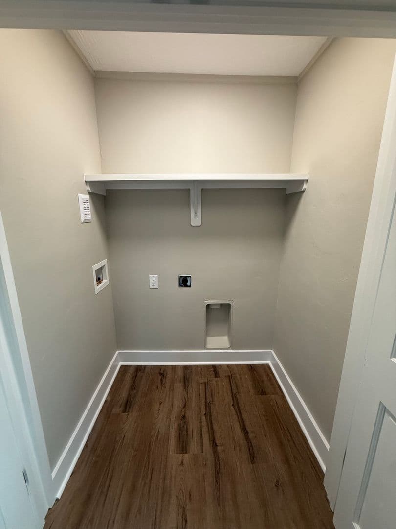 Springfield Apartment: 823 N Main