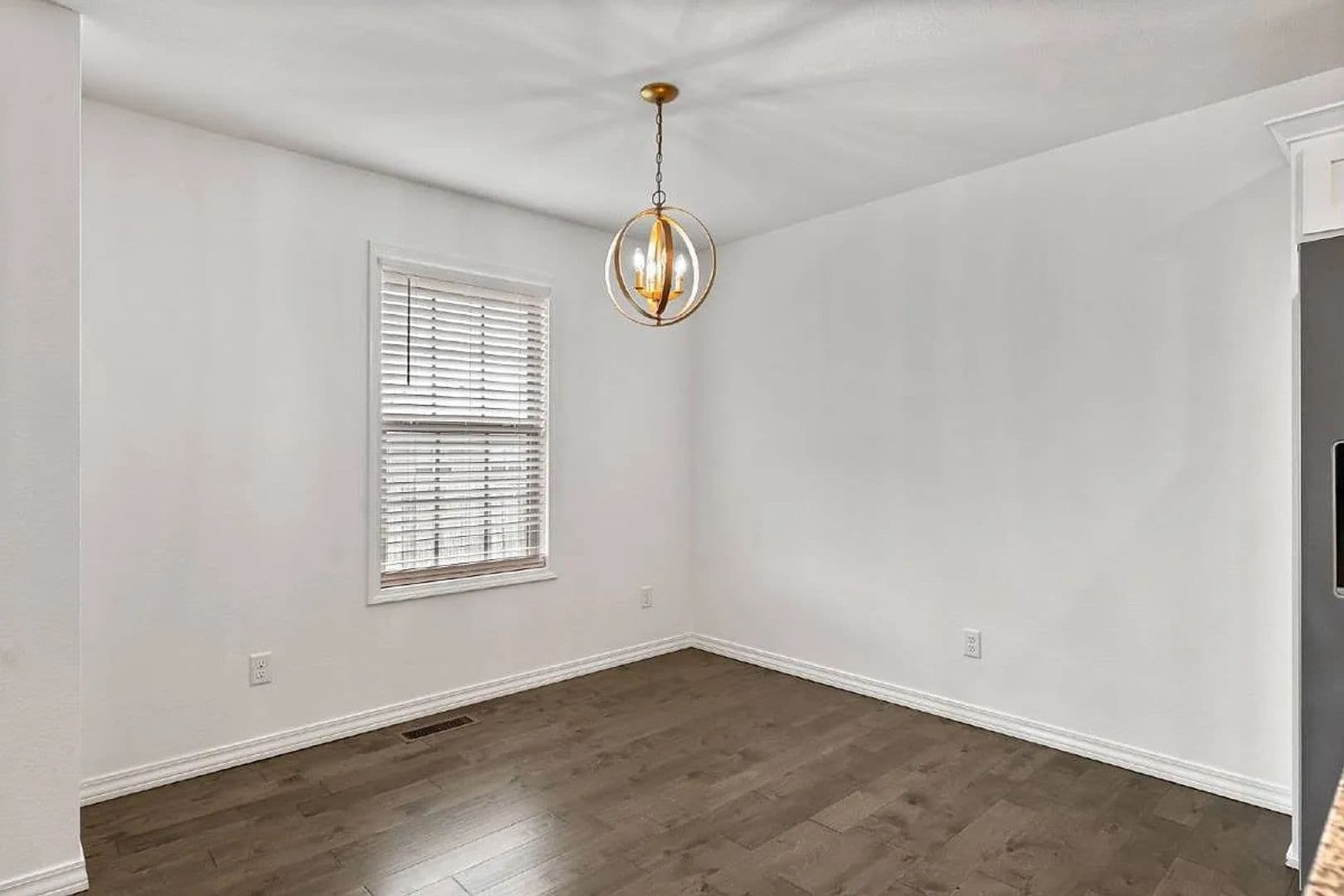 Nixa House: 876 E Dyanne Dr
