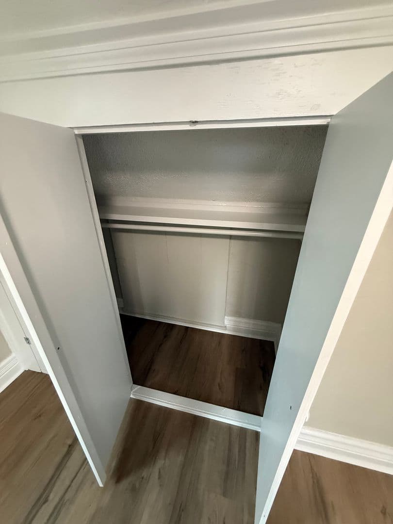 Springfield Apartment: 823 N Main