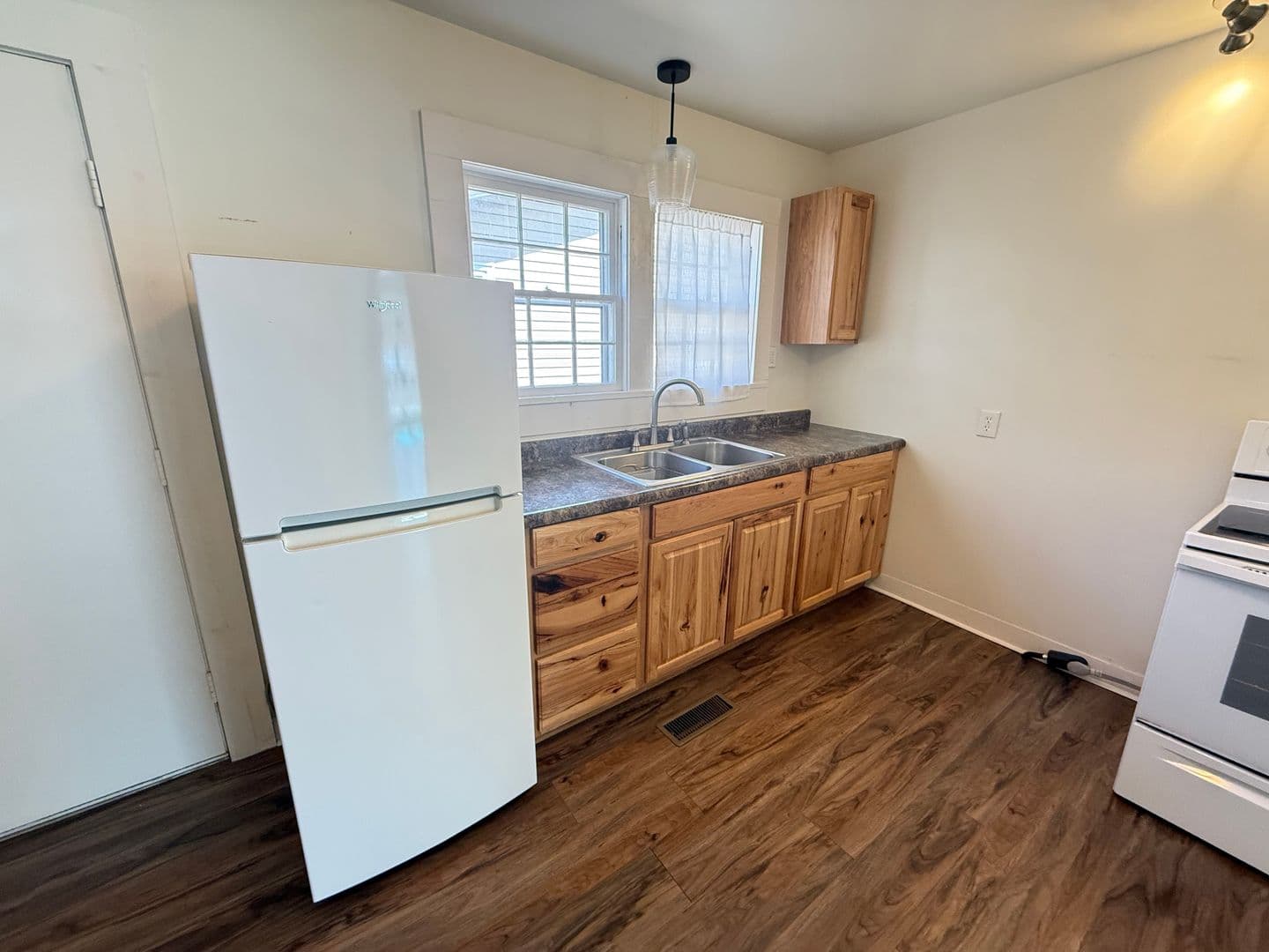 Springfield House: 1357 S Florence Ave