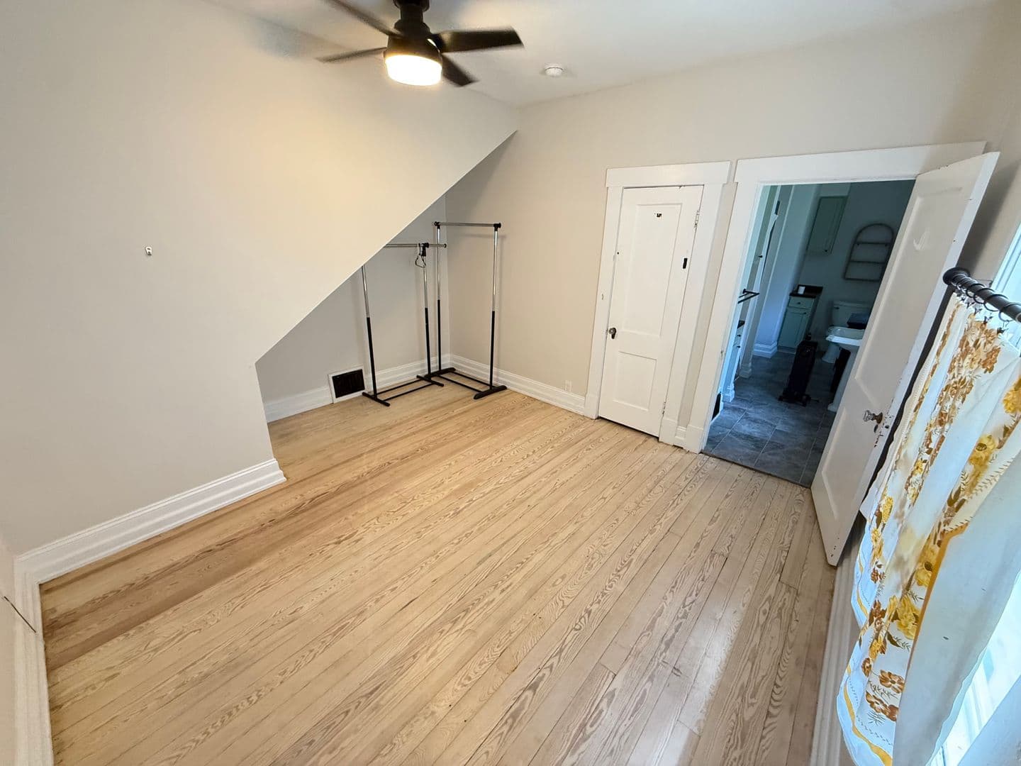 Springfield House: 1038 S Fremont Ave