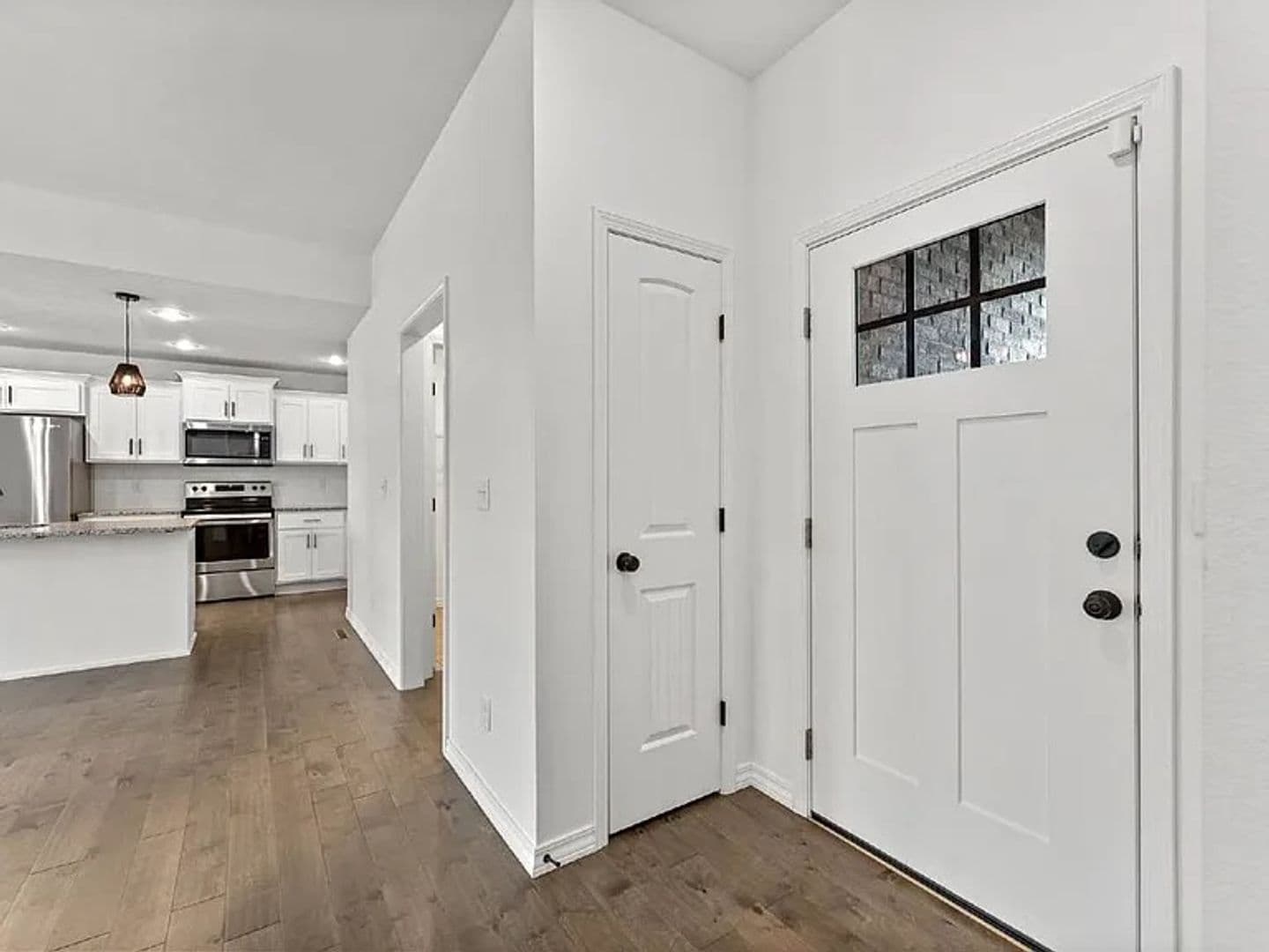 Nixa House: 876 E Dyanne Dr