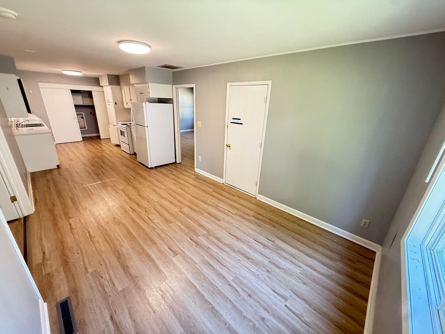 Springfield House: 2144 E Monroe St