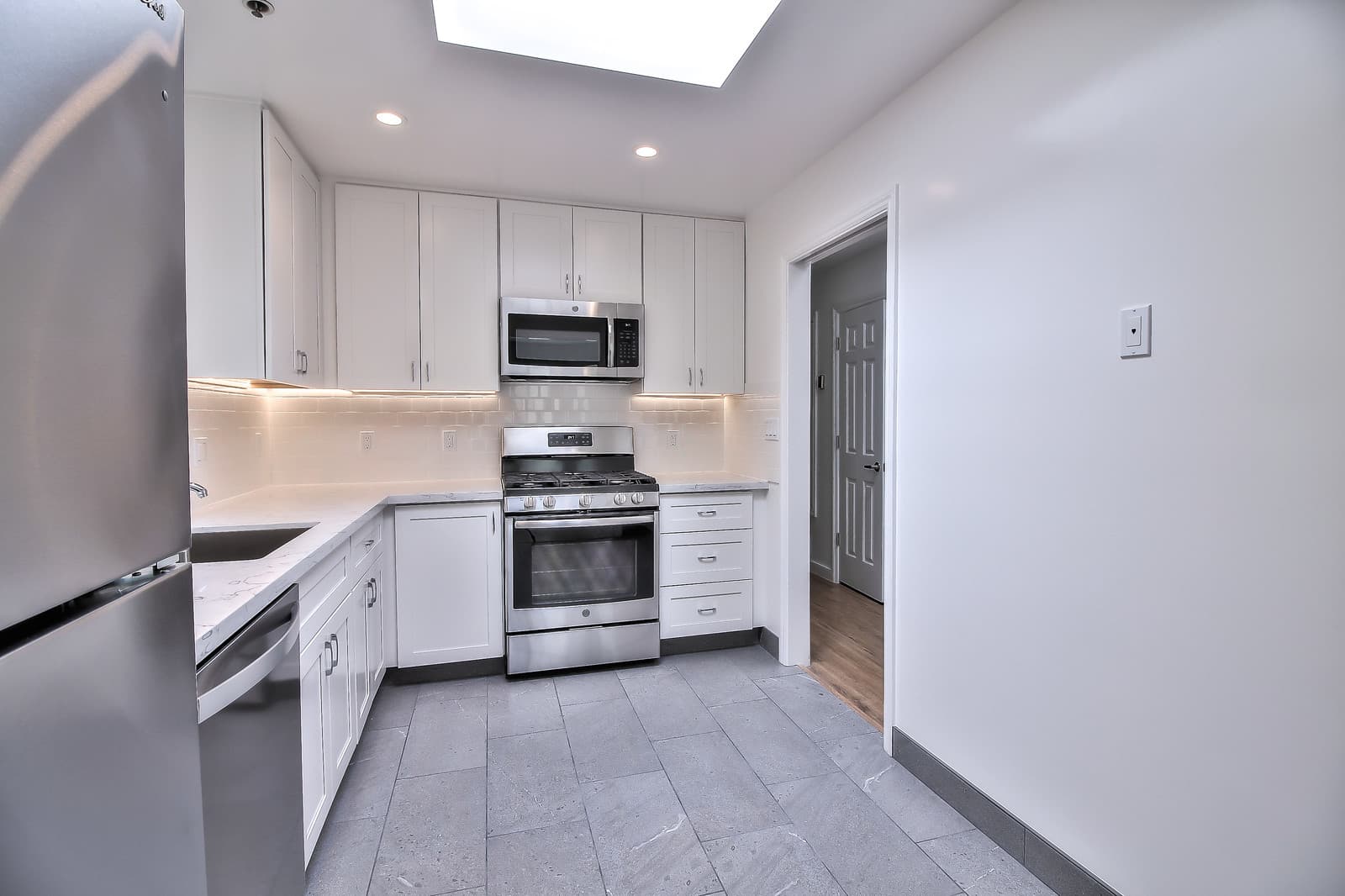 San Francisco Apartment: 915-917 Irving Street