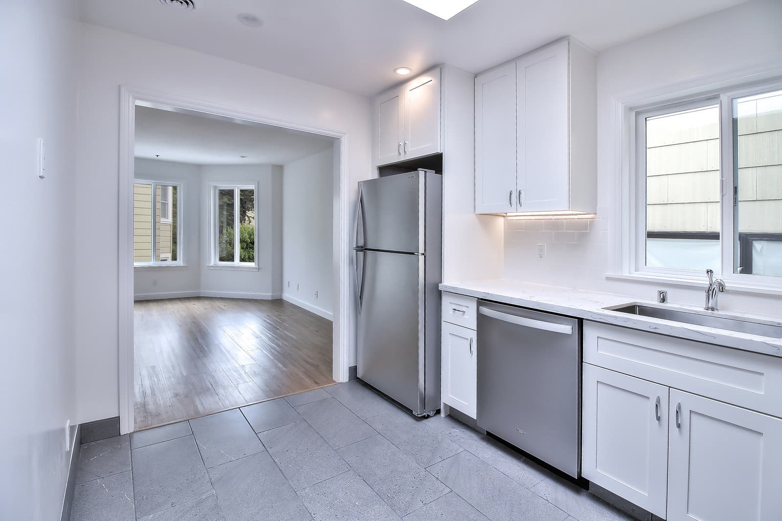 San Francisco Apartment: 915-917 Irving Street
