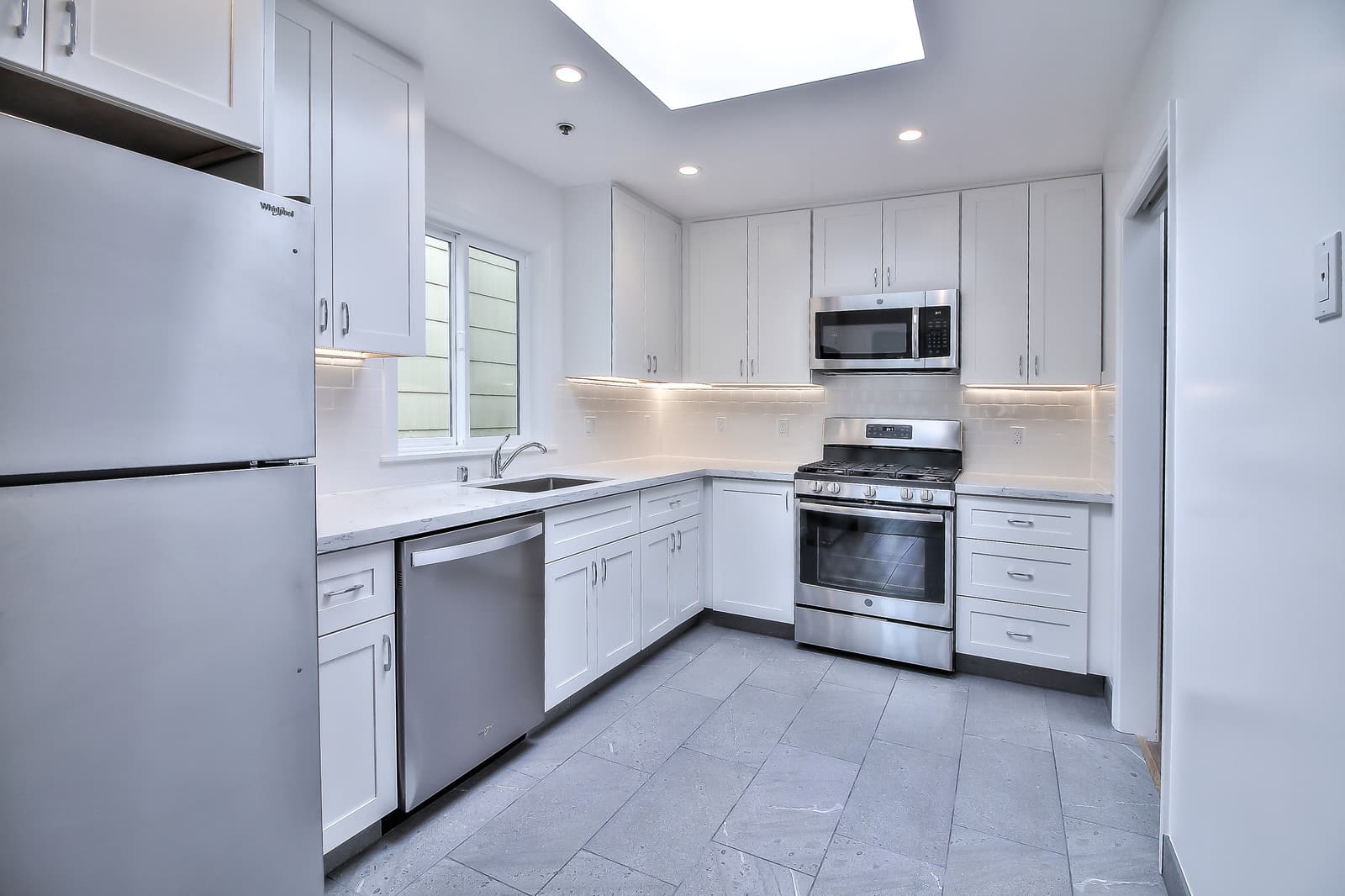 San Francisco Apartment: 915-917 Irving Street