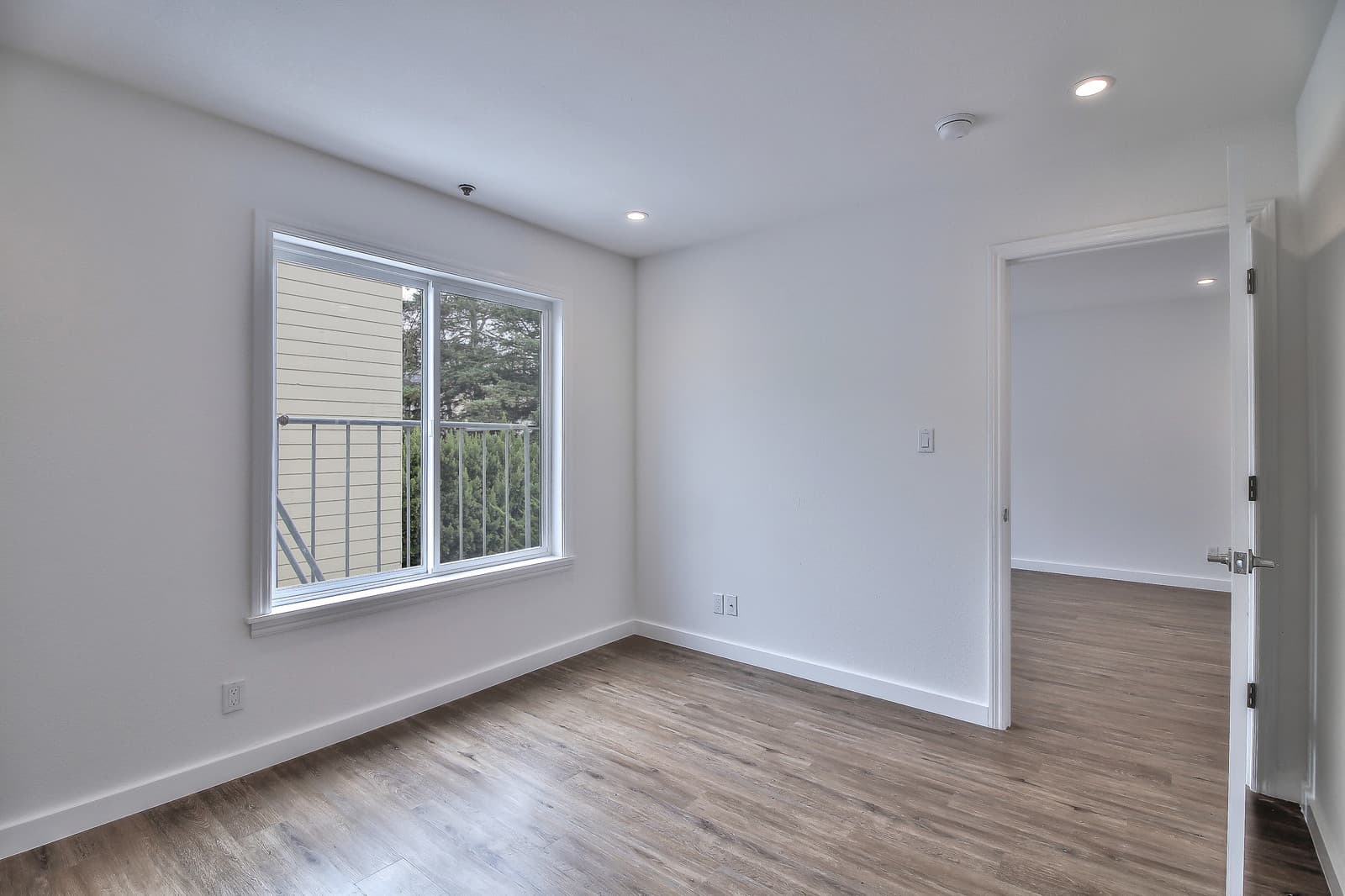 San Francisco Apartment: 915-917 Irving Street