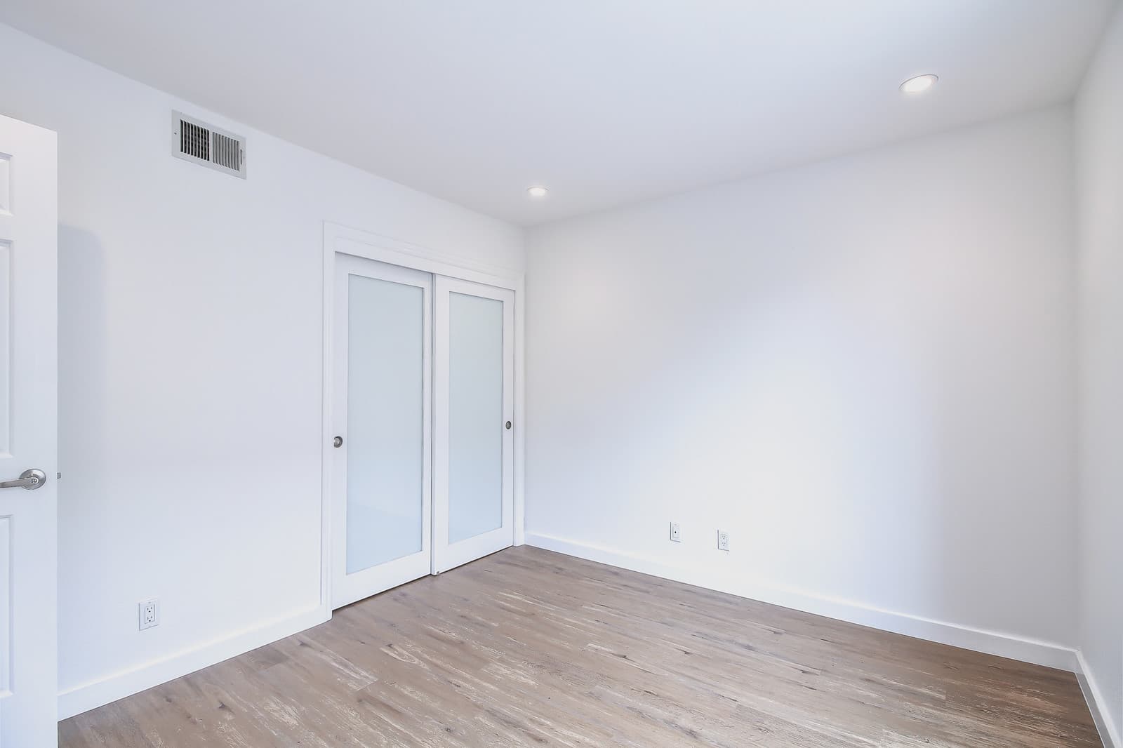 San Francisco Apartment: 915-917 Irving Street