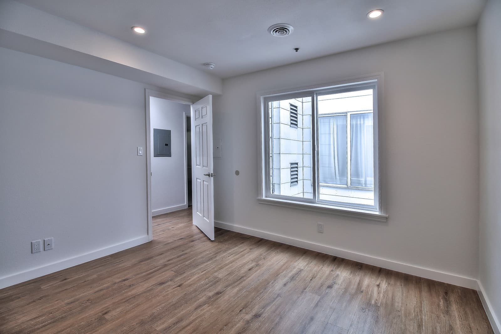 San Francisco Apartment: 915-917 Irving Street