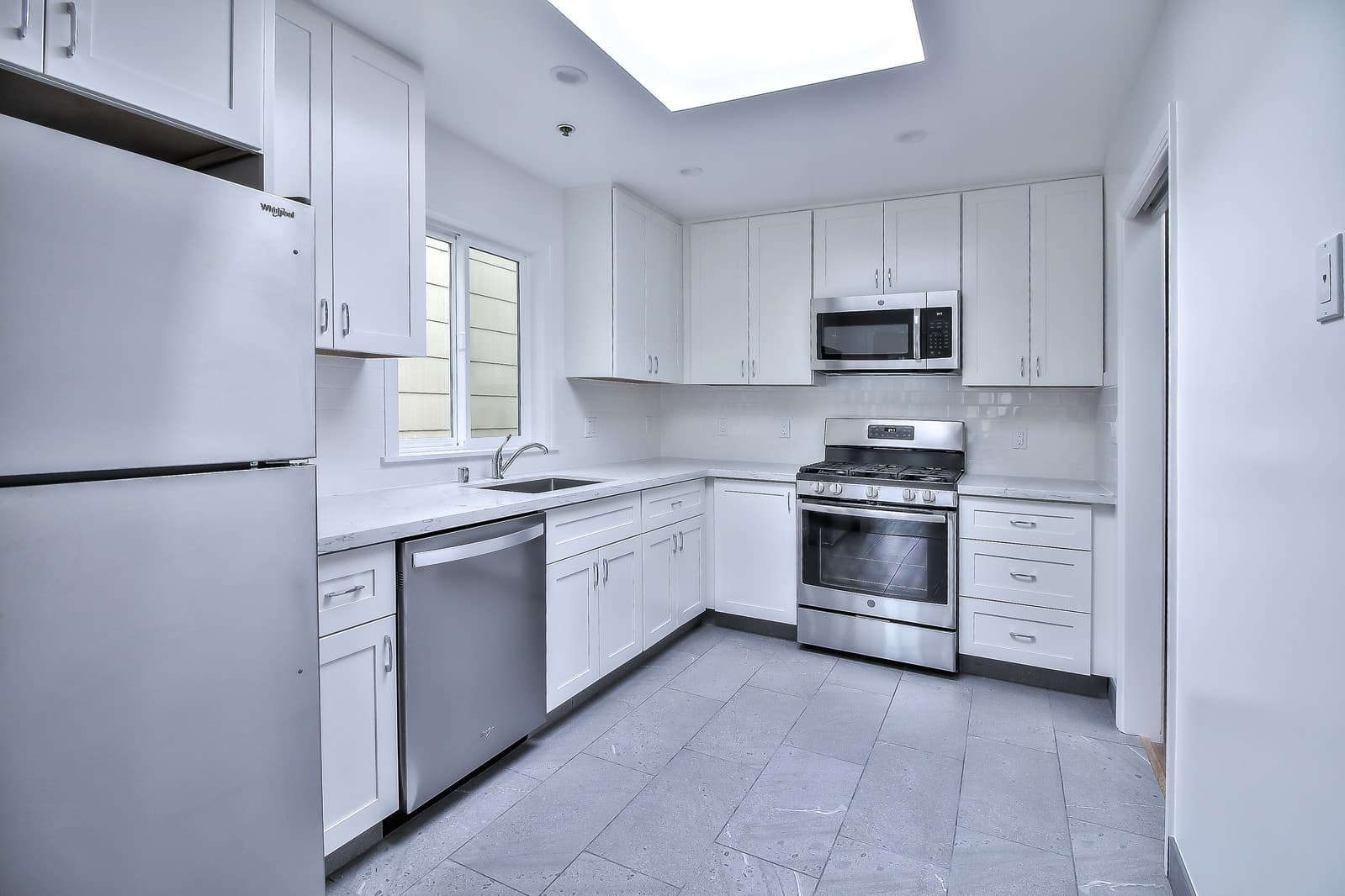 San Francisco Apartment: 915-917 Irving Street