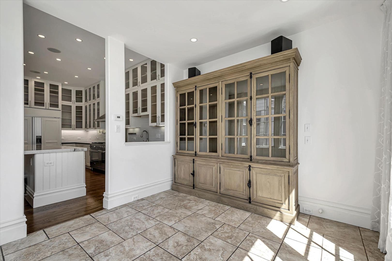 San Francisco Apartment: 417-419 Capp Street