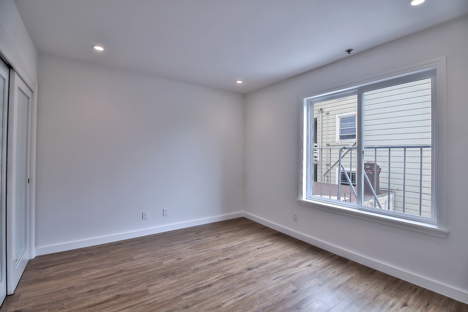 San Francisco Apartment: 915-917 Irving Street