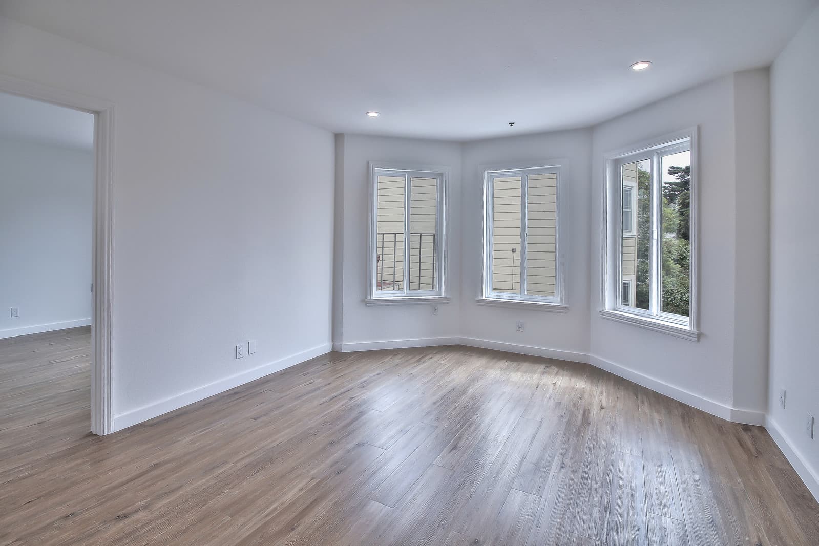 San Francisco Apartment: 915-917 Irving Street
