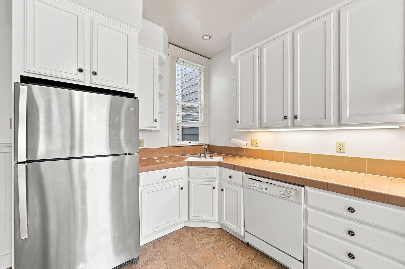 San Francisco Apartment: 1869-1873  Lombard Street