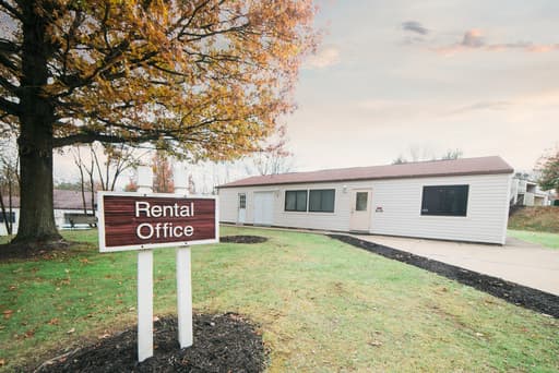 Beaver Falls Apartment: 130 Sunnyhill Drive