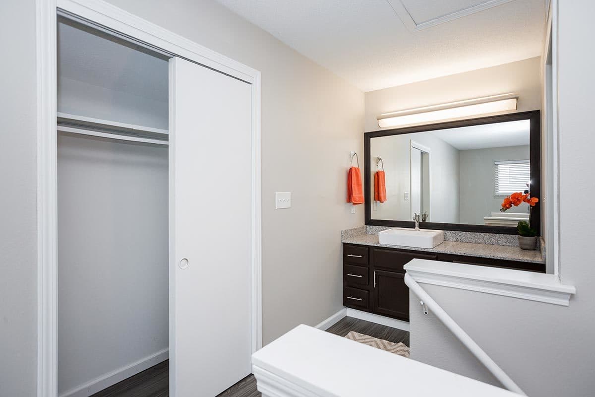 Pittsburgh Apartment: 700 Mansfield Ave