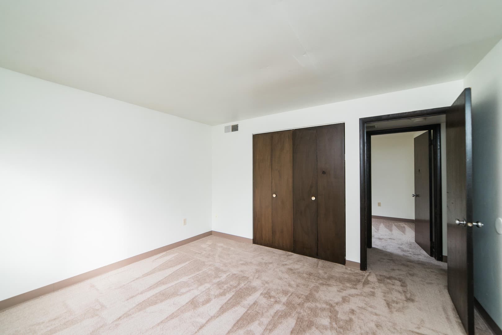 Beaver Falls Apartment: 130 Sunnyhill Drive