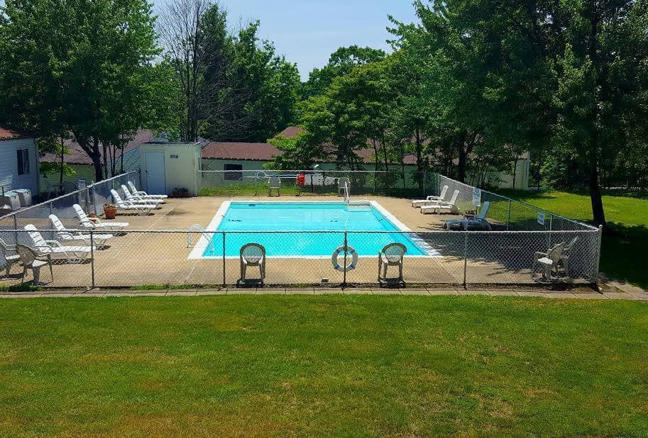 Beaver Falls Apartment: 130 Sunnyhill Drive