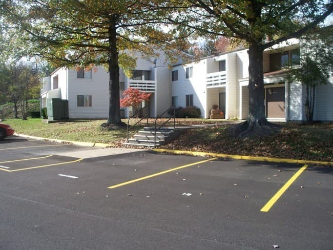 Beaver Falls Apartment: 130 Sunnyhill Drive