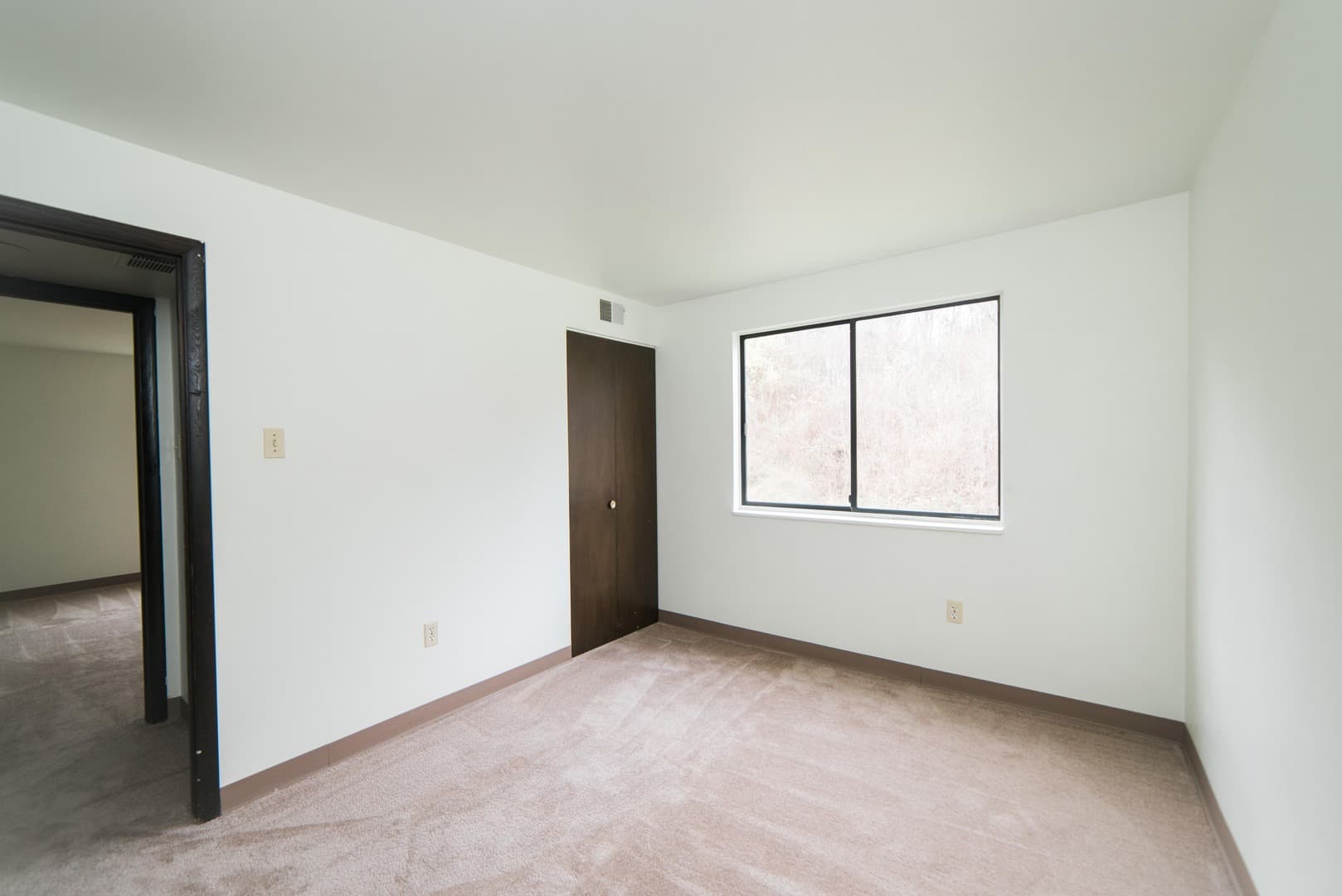 Beaver Falls Apartment: 130 Sunnyhill Drive