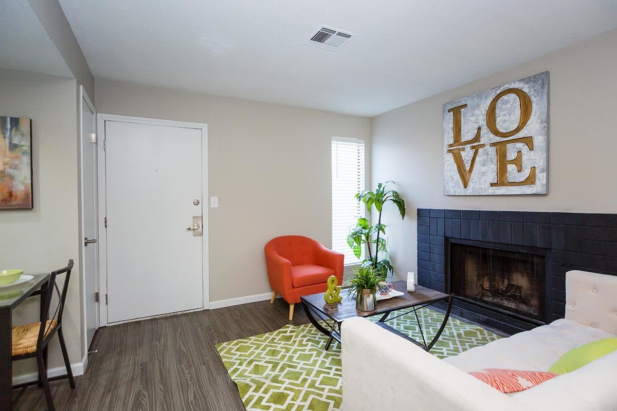 Pittsburgh Apartment: 700 Mansfield Ave