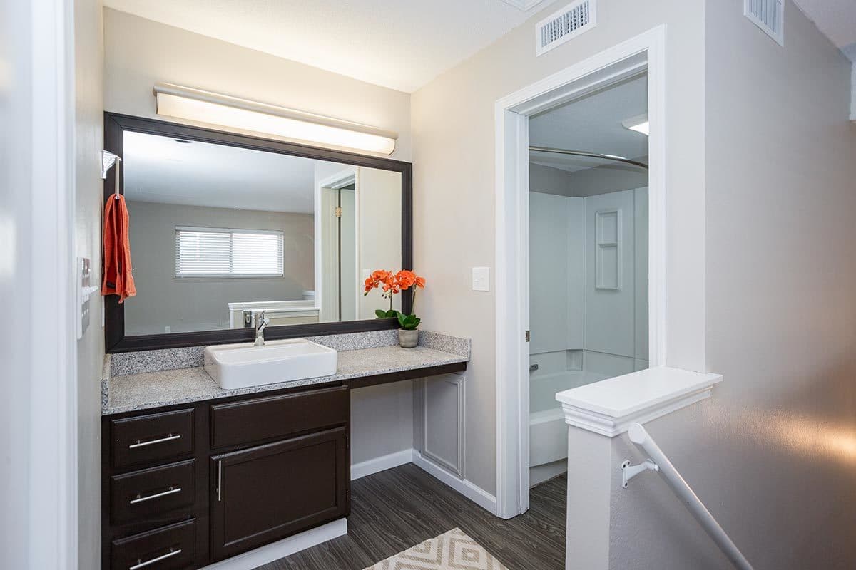 Pittsburgh Apartment: 700 Mansfield Ave