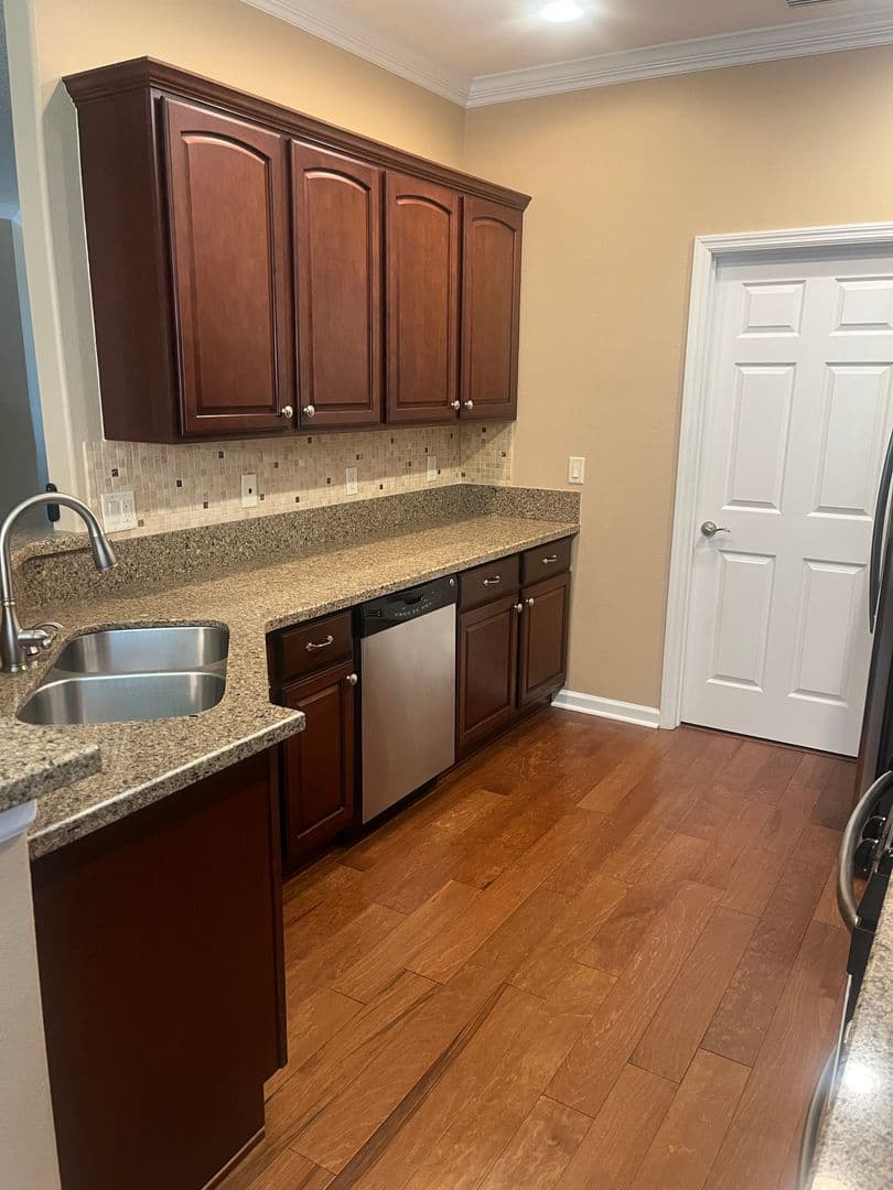 Deland House: 1385 Abbot Way