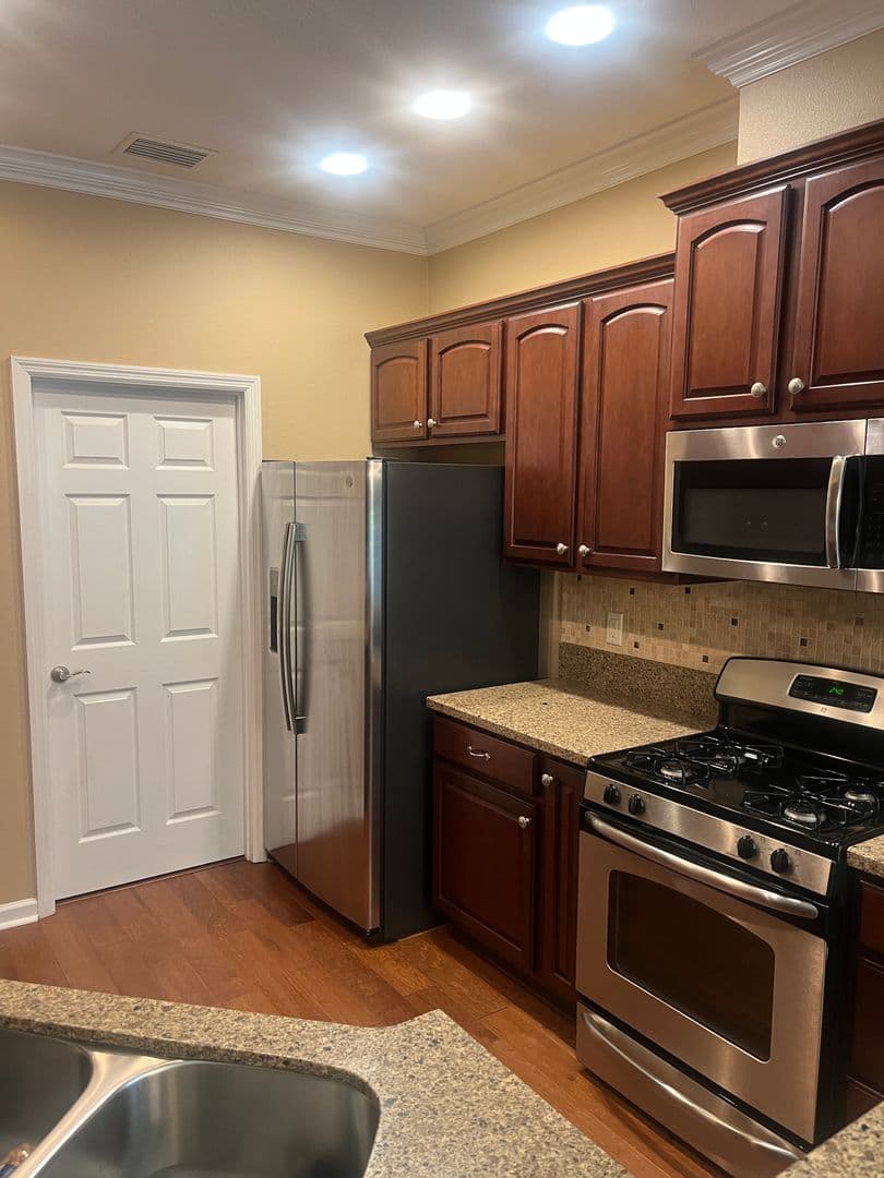 Deland House: 1385 Abbot Way