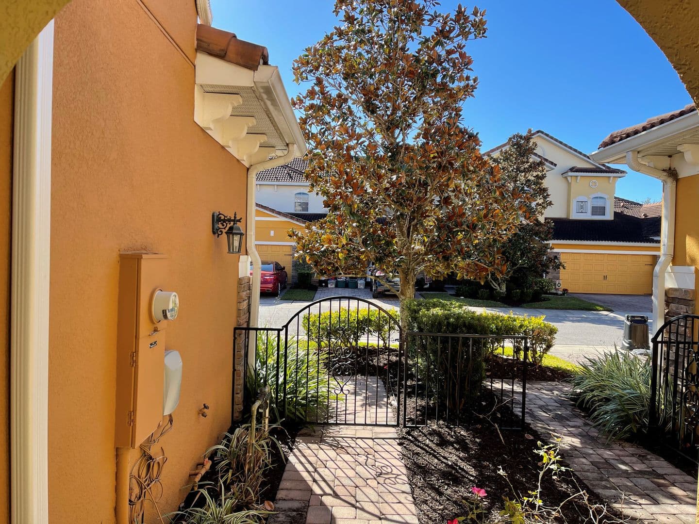 Sanford House: 5114 Fiorella Lane