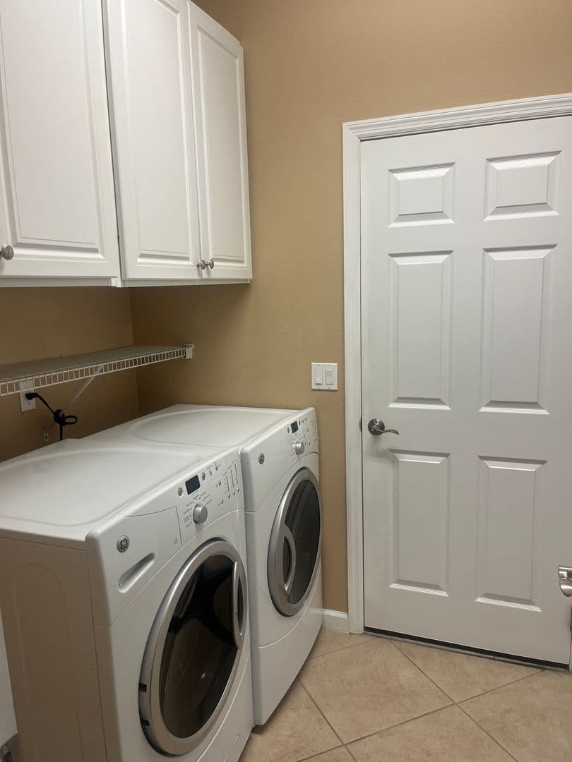 Deland House: 1385 Abbot Way