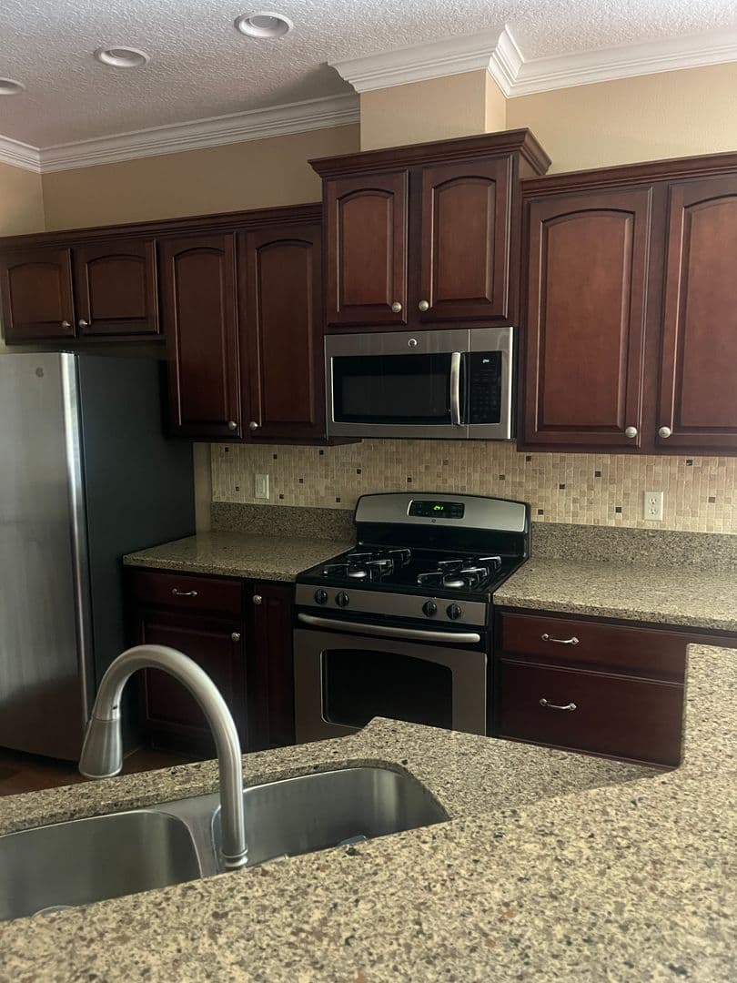 Deland House: 1385 Abbot Way