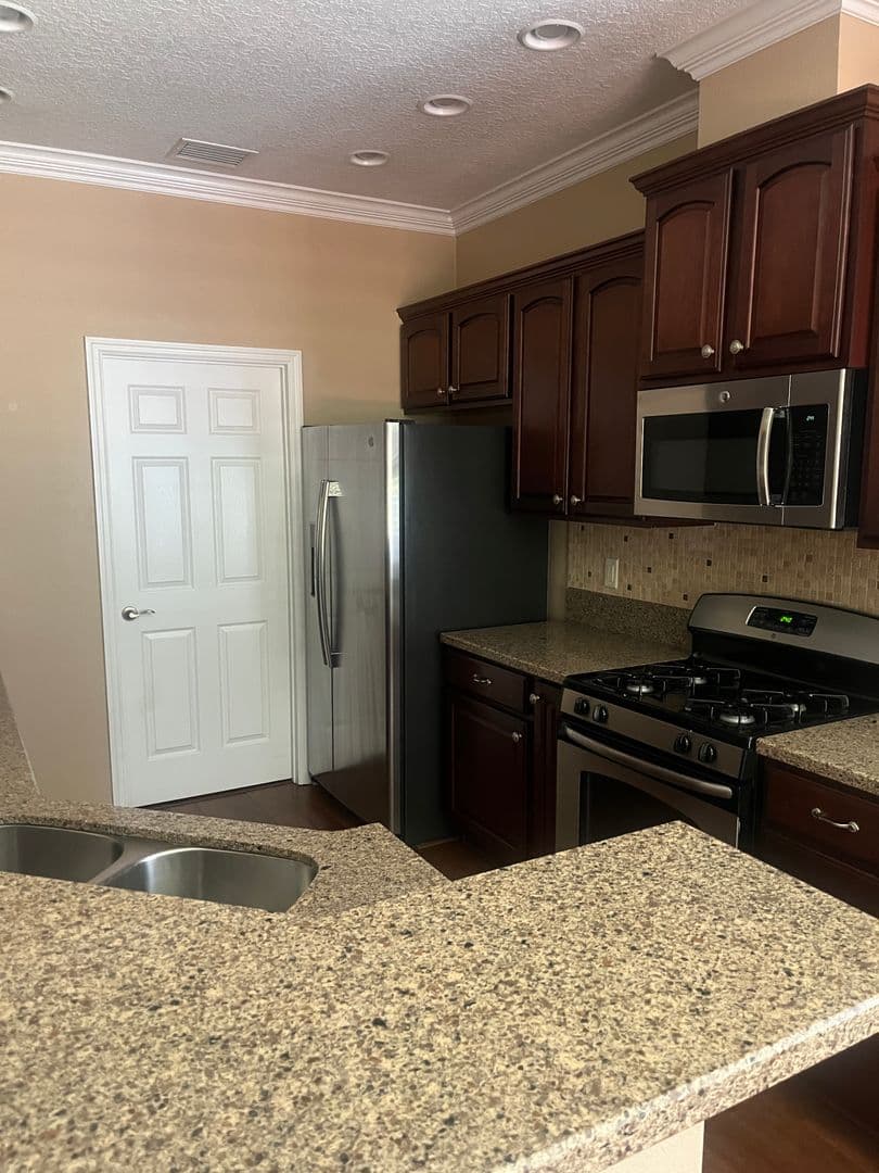 Deland House: 1385 Abbot Way