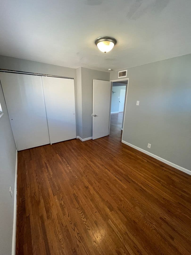 Hazelwood Apartment: 7414 - 7418 Olian Dr